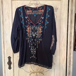 Johnny was navy top size L